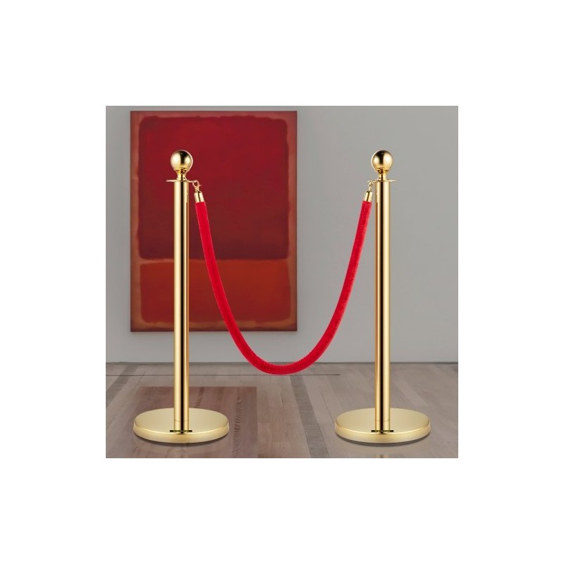 Jonotuspylvässetti ruostumattomasta teräksestä kaksi kultaisen väristä pylvästä puolentoista metrin punainen samettiköysi