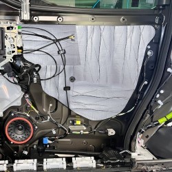 Auton äänieristysmatto itsekiinnittyvä vaahto ja alumiinifolio 1,52 neliömetriä