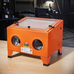 Pöytämallinen hiekkapuhalluskaappi 94,6 L kylmävalssattu teräsrunko alumiinipistooli 4 keraamista suutinta