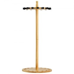 Mäntypuinen vapateline lattialle enintään kuudelletoista vavalle vakaalla jalustalla