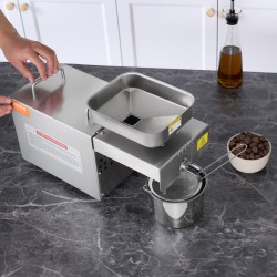 Sähköinen öljynpuristin 700W SUS304-ruostumaton teräs 140℃ 1,5kg/h maapähkinöille seesamille rapsille teesiemenille