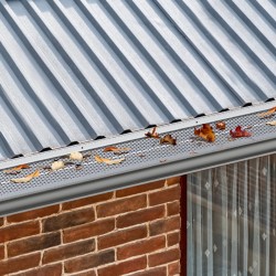 Alumiiniränninsuojat 127 mm leveät paneelit 52 kpl 63,4 m 0,5 mm