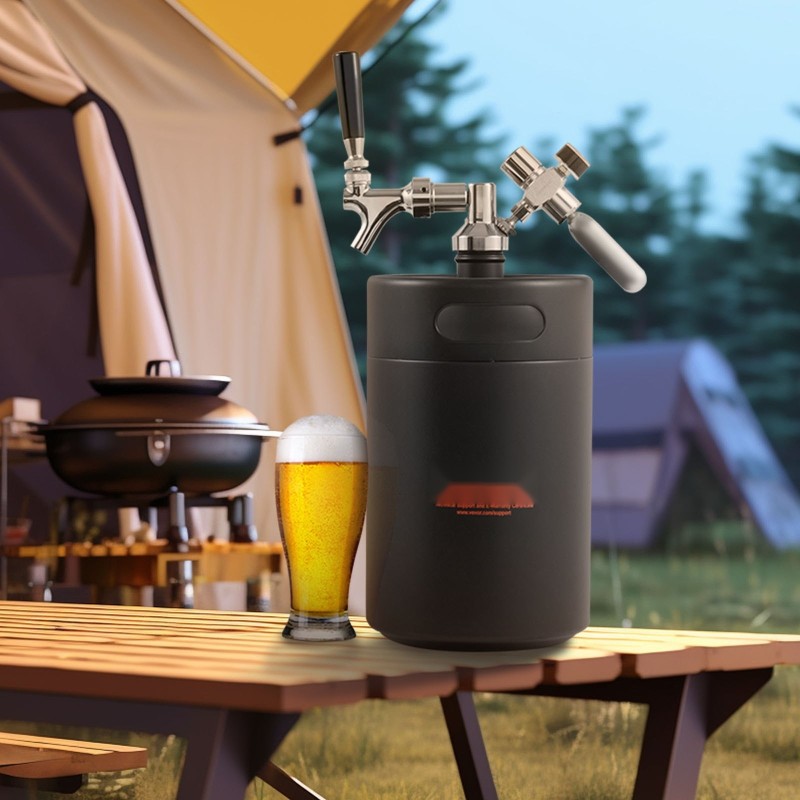 Olutminitynnyri viisi litraa ruostumattomasta teräksestä hanajärjestelmällä ja hiilidioksidipainesäädöllä