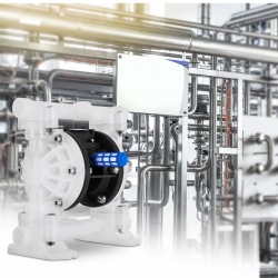 Paineilmakäyttöinen kaksoiskalvopumppu polypropeenirunko PTFE-kalvot 12,7 mm imu ja poistoliitännät 100 psi