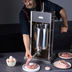 Pystymallinen kaksinopeuksinen makkaran täyttökone 10 L ruostumaton teräs 5 täyttöputkea
