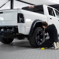 Autotallilaatat PP-muovia 305x305 mm 50 kpl kaksipuolisella kuvioinnilla hopea