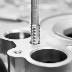 Kierretappi- ja kierrepakkaussarja 116 osaa laakeriterästä metrisiä ja SAE-kokoja säilytyslaukulla