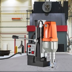 Magneettipylväsporakone metallille 980 watin 35 millimetrin poraushalkaisija 10000 newtonin pitovoima