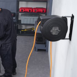 Kelautuva jatkojohtokela PP-kotelo 15 m jatkojohto 1 m syöttöjohto 1600W CE-sertifioitu