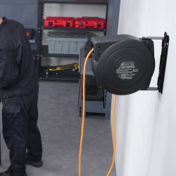 Sisäänkelautuva jatkojohdinkela 19 m jatkojohto 1 m liitäntäjohto polypropeenikotelo CE-sertifioitu 1000 W