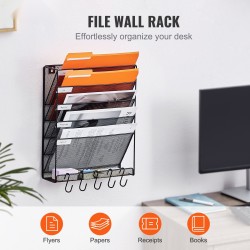 Metallinen seinälle kiinnitettävä verkkomallinen mapputeline kuudelle taskulle nimikelapuilla