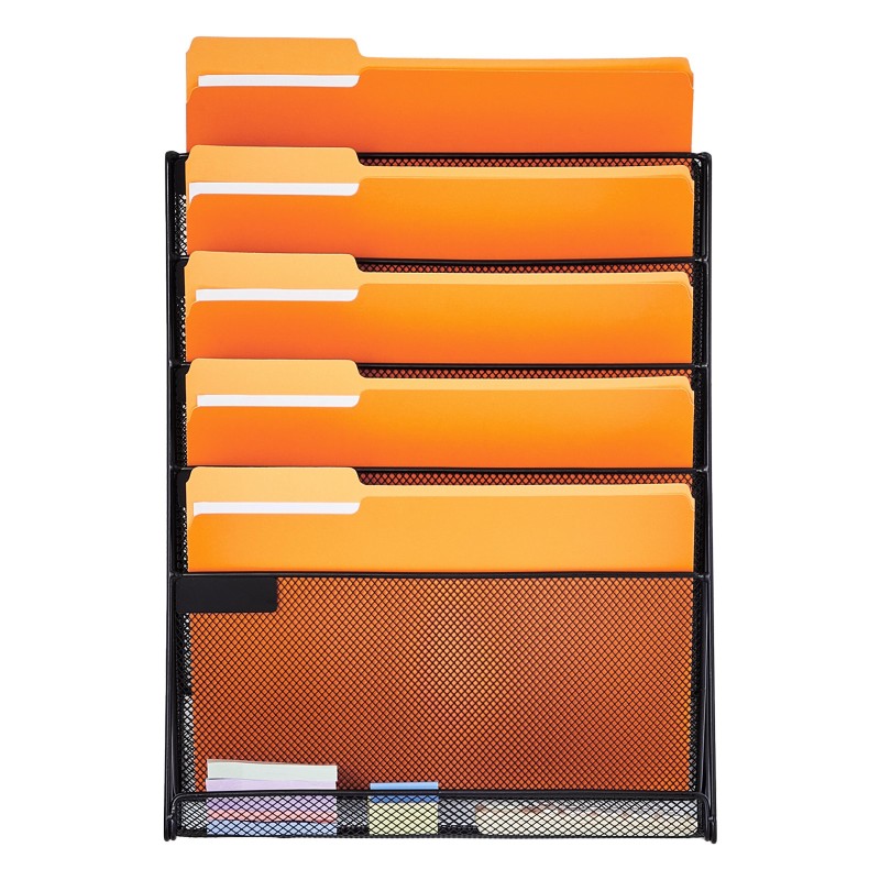 Metallinen seinälle kiinnitettävä verkkomallinen mapputeline kuudelle taskulle nimikelapuilla