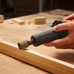 Suora jyrsintä 6,4 mm istukalla 820 W 7000–30000 kierrosnopeus 6-portainen säätö