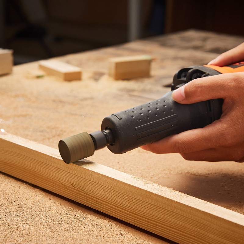 Suora jyrsintä 6,4 mm istukalla 820 W 7000–30000 kierrosnopeus 6-portainen säätö