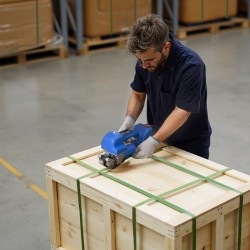 Akkukäyttöinen sähkökiristyssidekone 10–19 mm leveille PET-vanteille kaksi 4000 mAh akkua digitaalinen näyttö