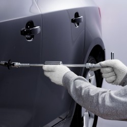 Auton korin lommon oikaisusarja ruostumatonta terästä kuumaliimapistoolilla ja vedonastoilla