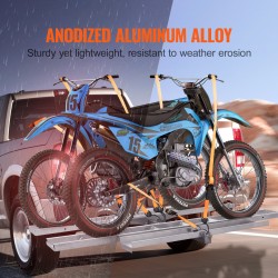 Moottoripyöräteline alumiininen kahdelle pyörälle kahden tuuman vetokoukun vastaanottimelle itsesäilyttävällä rampilla