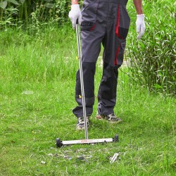 Magneettiharava pyörillä 445 mm työleveys 4,5 kg nostokyky säädettävällä varrella