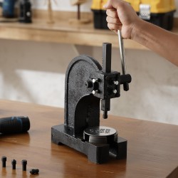 Pöytämallinen valurautapuristin 0,5 tonnia 119 mm työisku puristus ja muovaus