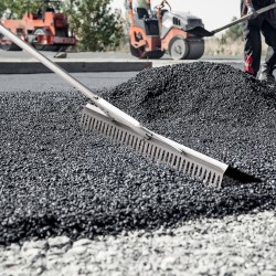 Maisemaharava alumiiniseoksesta 915 mm leveä haravapää 1915 mm varsi 37 piikkiä