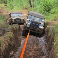 Maastoajoneuvojen talteenottosarja polyesteri hinausliina 7,6 x 914,4 cm 2 D-rengassakkelia väkipyörä