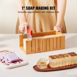 Saippuanvalmistussetti bambuisella leikkauslaatikolla silikonimuotilla ja 304-ruostumattomilla terillä 100 pussia 105 tarraa