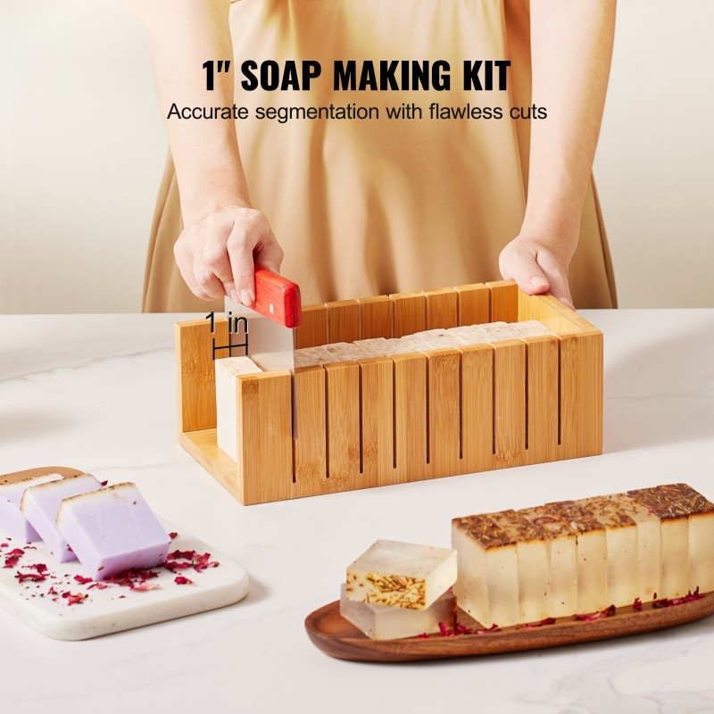 Saippuanvalmistussetti bambuisella leikkauslaatikolla silikonimuotilla ja 304-ruostumattomilla terillä 100 pussia 105 tarraa
