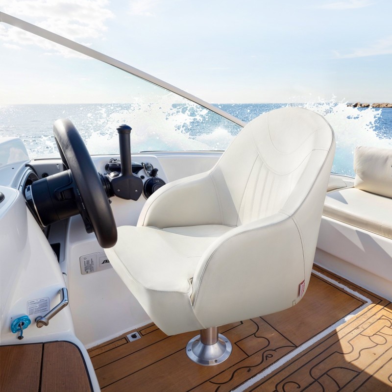 Veneistuin kapteenin ämpärituolimallinen matalalla selkänojalla paksulla vaahtopehmusteella käsinojilla vedenpitävä PVC-nahka