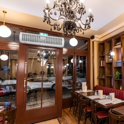 Ilmasulkulaite seinäasennettava 1050 mm 2,2–2,7 m ovikorkeudelle 2292 m³/h 2 nopeutta lämmittämätön