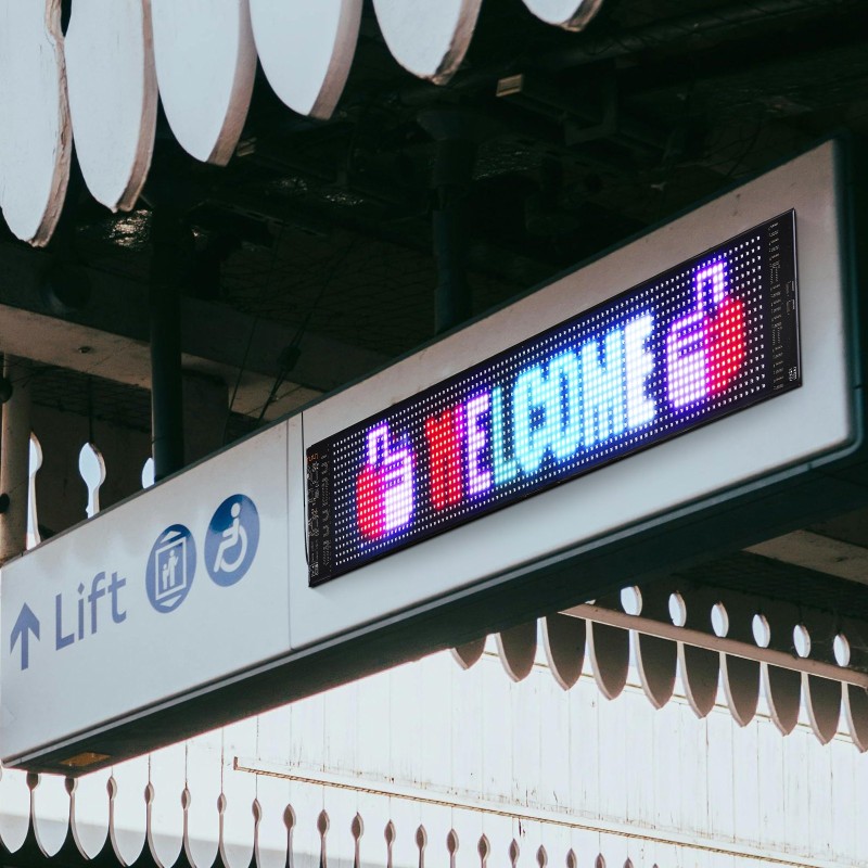 Ohjelmoitava täysvärinen P5 LED-tekstitaulu 38x10 cm muokattava teksti Bluetooth-sovellusohjaus