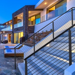 Vaijerikaidepylväs SUS304 ruostumatonta terästä 91,4 cm 30 asteen reiät musta