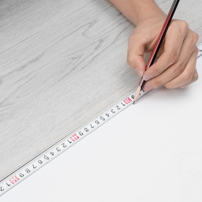 Vinyylilattialaatat 914x152mm 5,5mm 10kpl klikkilukolla vaaleanharmaa puunsyykuosi