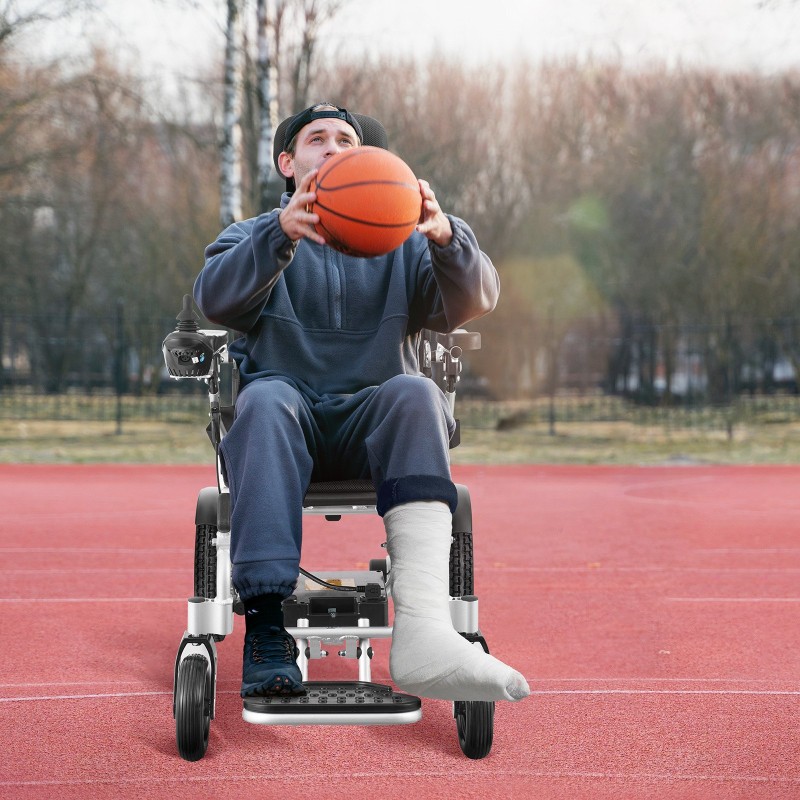 Sähköpyörätuoli taittuva alumiiniseosrunko 136 kg kantavuus säädettävä selkänoja 20 km toimintamatka