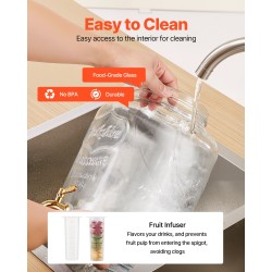 Lasinen juoma-annostelija kolmella kahdeksan litran säiliöllä metallijalustalla ruostumaton hana infuserilla