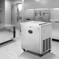 Kaupallinen mehujäätelökone ruostumattomasta teräksestä valmistettu 52 kpl erässä 2 muottisarjaa