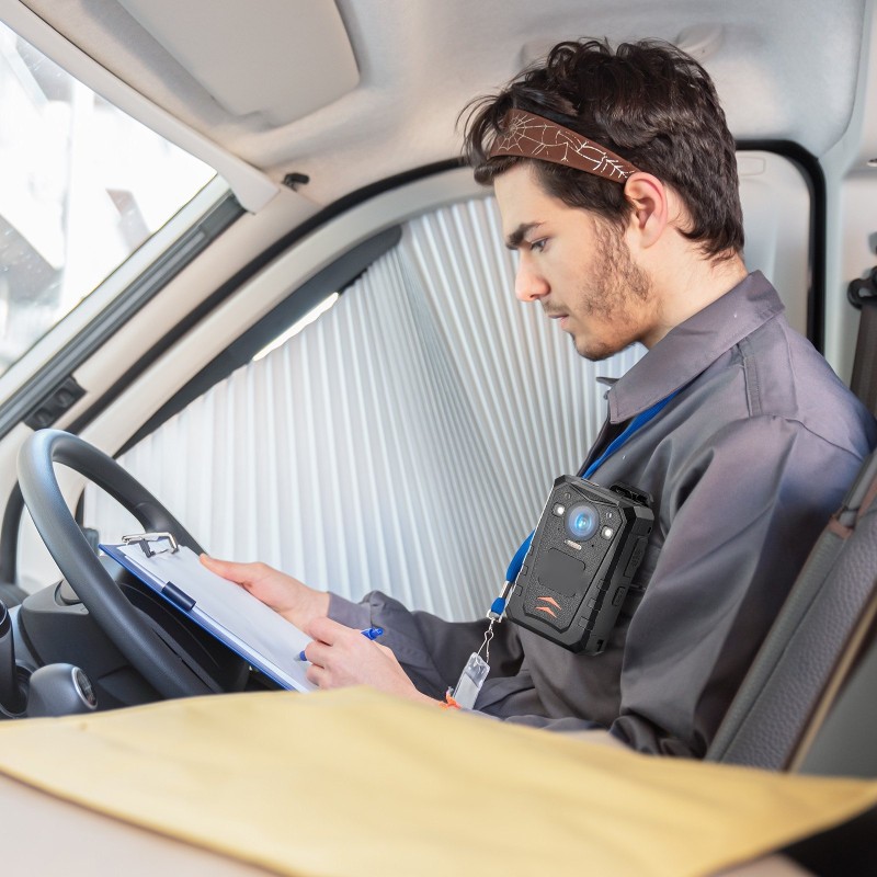 Poliisikamera 1440P 150 asteen laajakulma 64GB sisäinen muisti 3500mAh akku infrapunapimeänäkö GPS