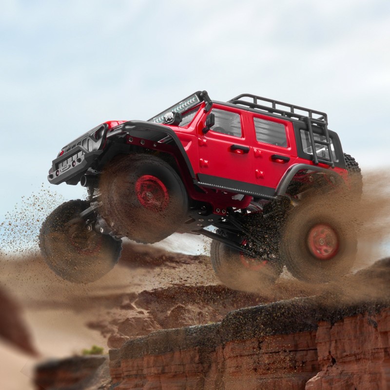 Kauko-ohjattava 1:24 nelivetoinen maastoauto täysi valaistus 2 ladattavaa akkua pikalatauksella