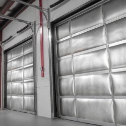 Kaksipuolinen heijastava eristerulla alumiinifolio ja perforoitu kudottu kangas 1,22x76,2 m