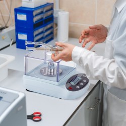 Laboratorioanalysaattorivaaka 500 g kapasiteetti 0,001 g tarkkuus ruostumaton teräs LCD-näyttö RS232C-liitäntä