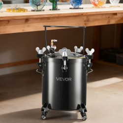 Teräs paineastia 40 L maalin syöttöön pyörillä kolme pikaliitintä