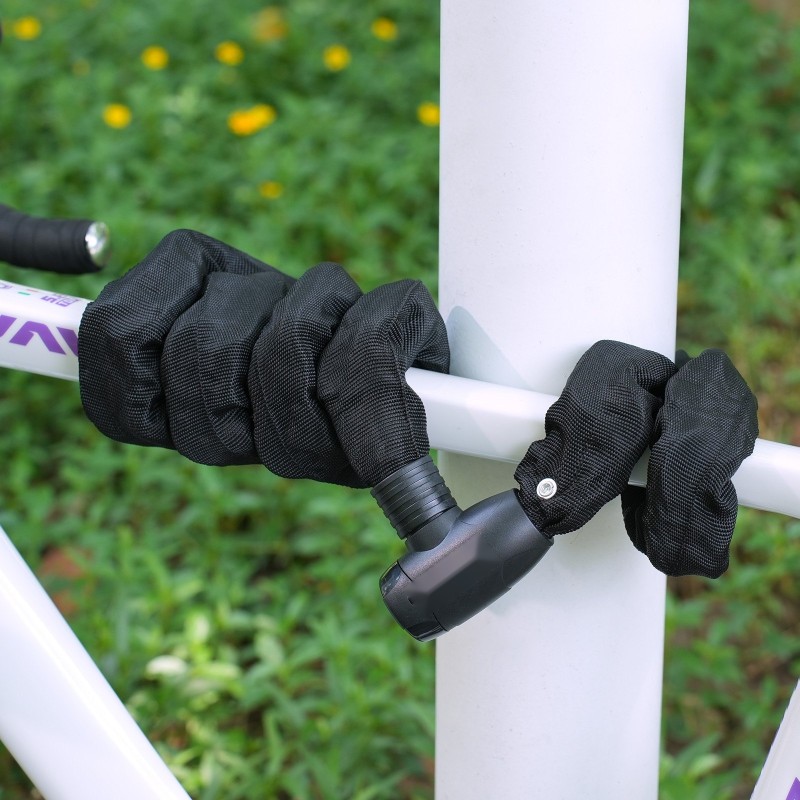 Polkupyörän metalliteräsketjulukko 10 mm halkaisija 182 cm pituus pehmeä suojakangas 4 avainta