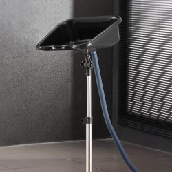 Seisova hiustenpesuallas säädettävä korkeus 89–126 cm kallistuskulma 1,8 m poistoletku