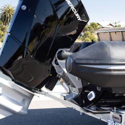 Perämoottorin tuki säädettävä 609–914 mm galvanoitu teräsrunko komposiittipää alle 100 hv