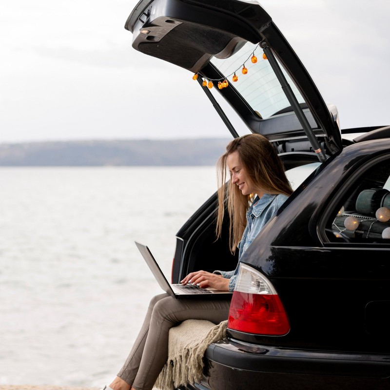 Sähköinen takaluukun tukijousi vasen 408N 2011–2012 Jeep Grand Cherokee WK2