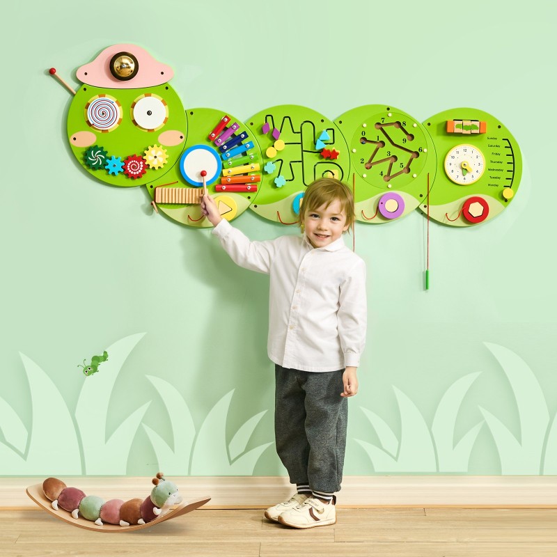 Seinälle kiinnitettävä MDF-levyinen toukkateemainen puuhataulu 12 aktiviteettia 3–12-vuotiaille