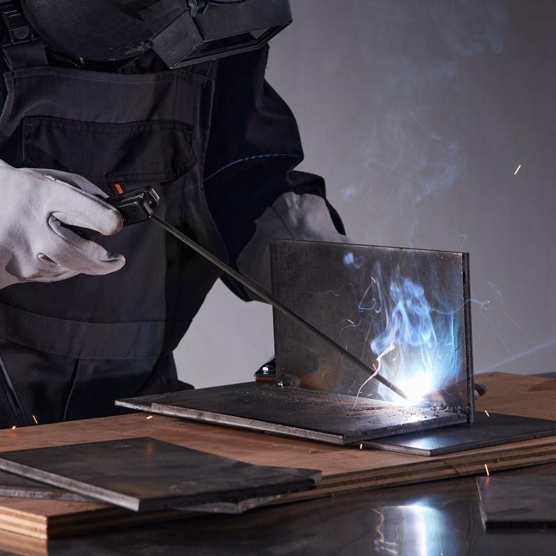 Hitsauskone MMA ja Lift-TIG IGBT-invertterillä 205 A kompakti kannettava