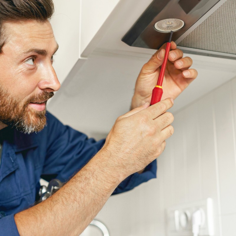 Eristetty 6-osainen ruuvimeisselisarja 1000V magneettikärjillä ja laukulla