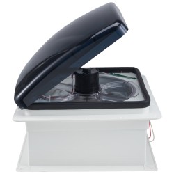 Kattotuuletin matkailuautoon kaksitoistavolttinen neljätoista tuuman aukkoon sateentunnistimella kaukosäätimellä kymmenellä