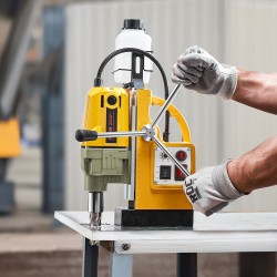 Magneettipora 1200 W metallille 2 kruunuporaa 40 mm 12500 N