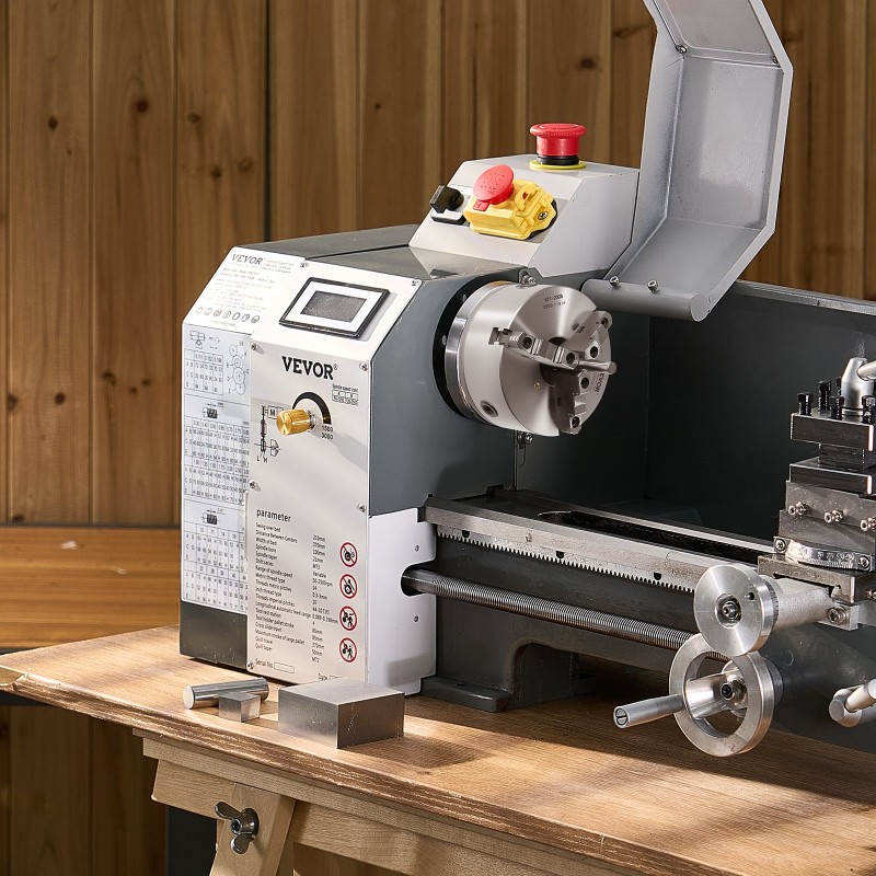 3-leukainen itseitsentyyttävä sorvinistukka HT300 200 mm sisäleuoilla 4–200 mm